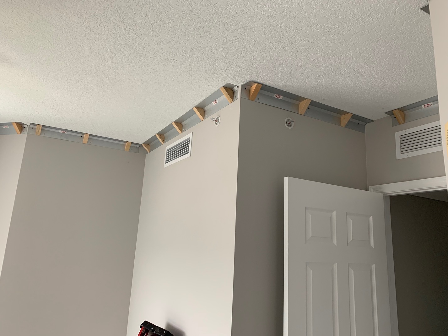 CROWN MOLDING MADE EASY... Confessions of a DIY Weekend Warrior by Dr